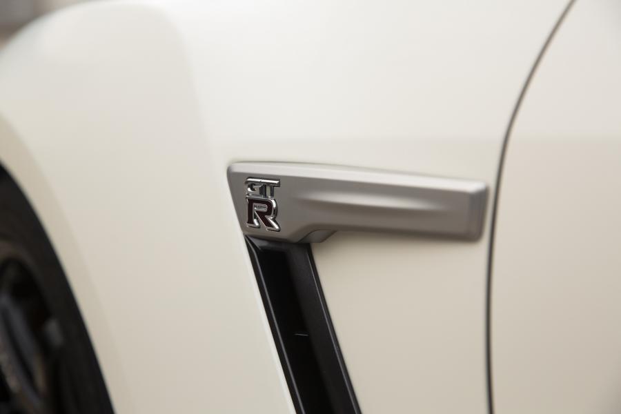 Детали экстерьера Nissan GT-R Nismo (R35) 2016 года  (WW) (фото 22 из 41)